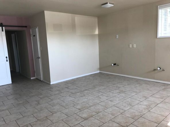 201 E 2nd St, Grandview, WA 98930